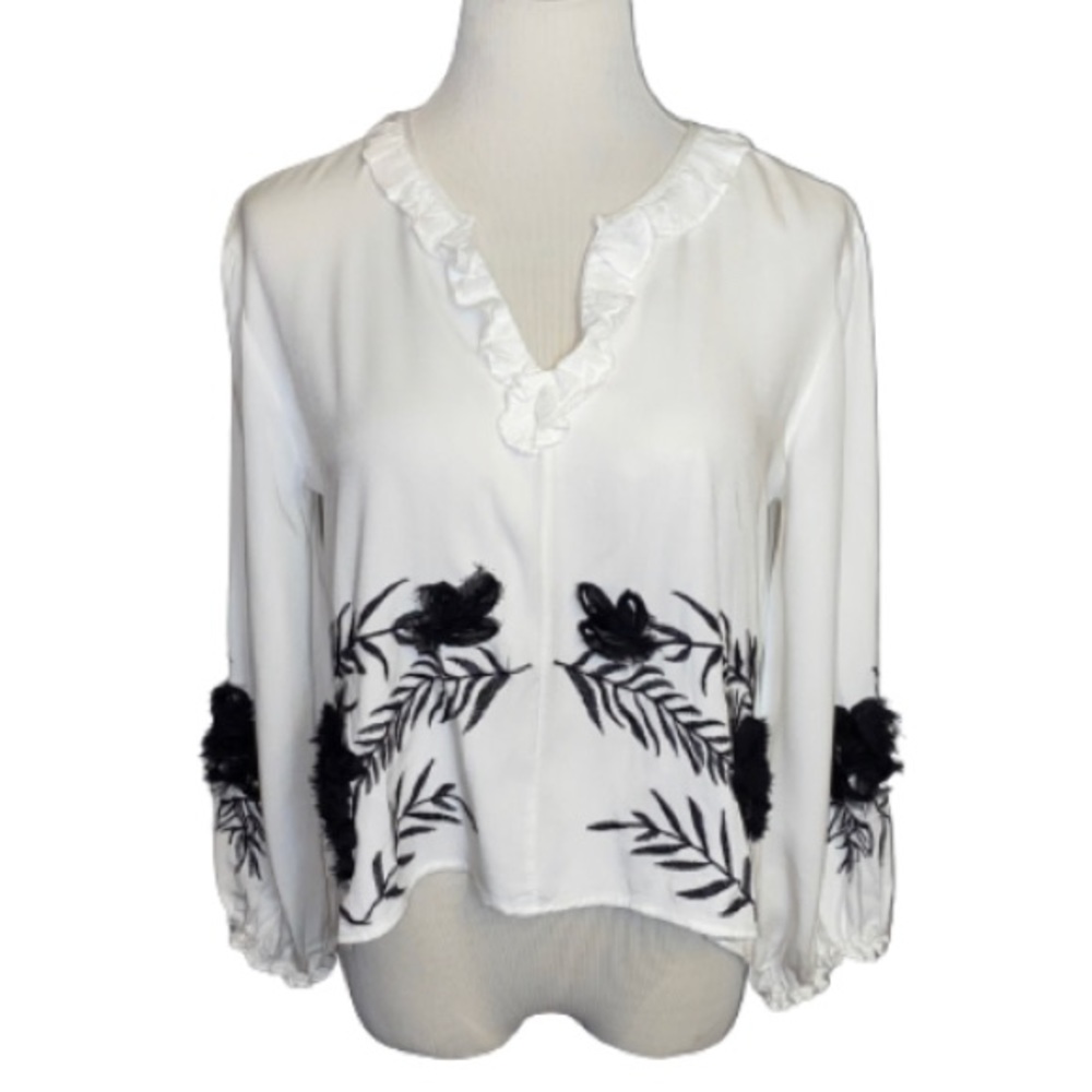 BBWM Woman White & Black Embroidered High Low Top Size Medium